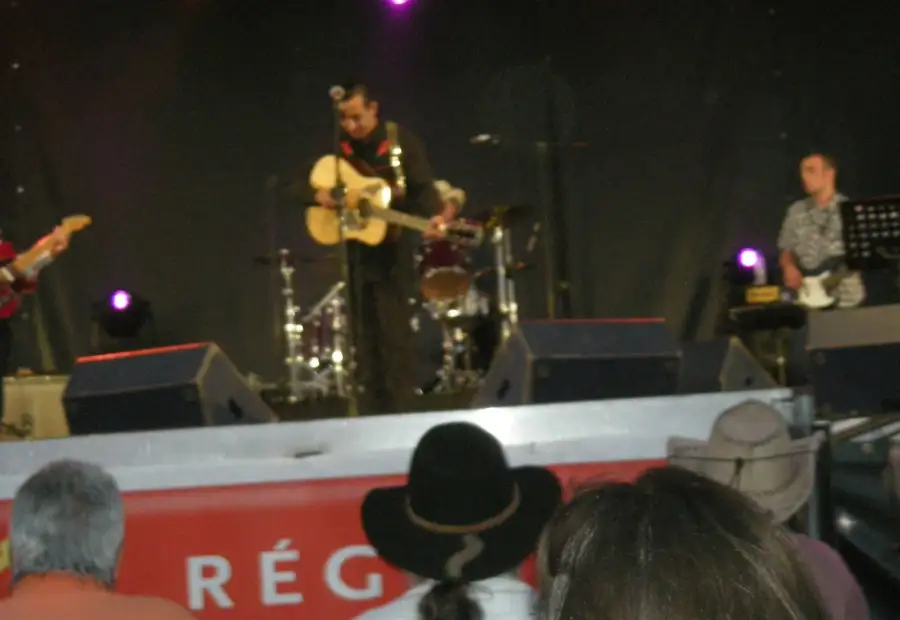 music news live stage